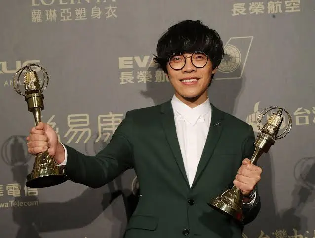 Crowd Lu  Biography: Movies, Awards, Religion, Books, Age, Ethnicity, Net Worth, Songs, Wife