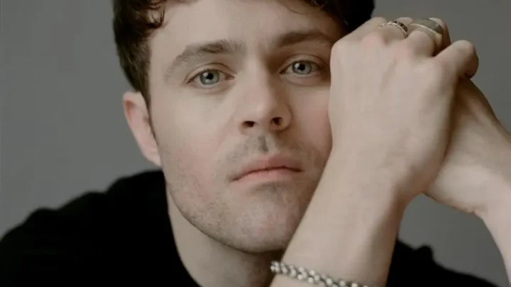 Joey Batey Biography: Wife, Age, Net Worth, Height, Parents, Band, Movies & TV Shows