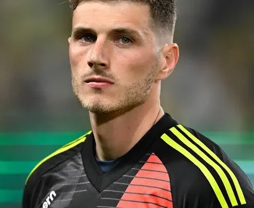 Bento (footballer) Biography: Girlfriend, Age, Daughter, Net Worth, Height, Parents, Stats, Club, Salary