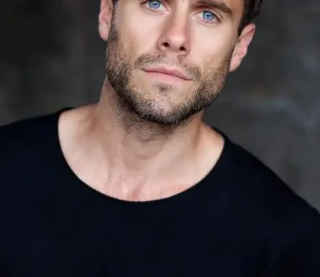 Jay Taylor Biography: Age, Net Worth, Height, Brother, Movies & TV Shows, RADA, Parents, Wife