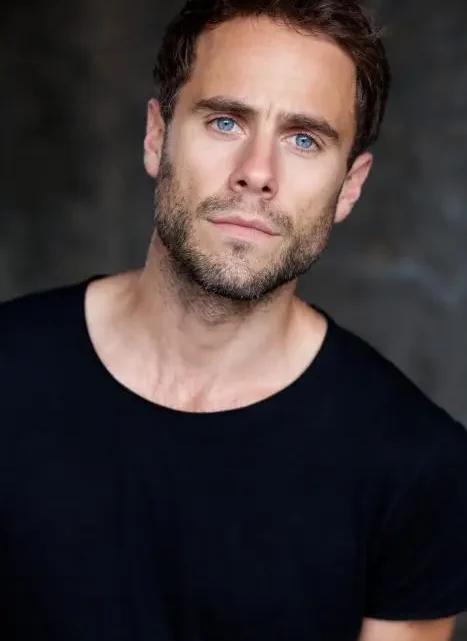 Jay Taylor Biography: Age, Net Worth, Height, Brother, Movies & TV Shows, RADA, Parents, Wife