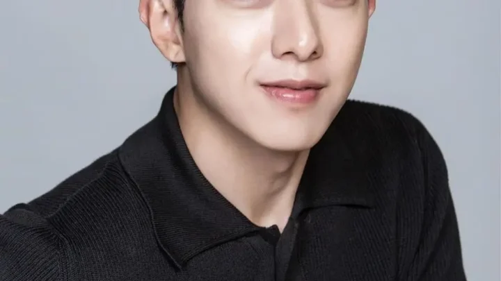 Lee Jung-shin Biography: Age, Net Worth, Wife, Height, CNBLUE, Movies & TV Shows, Brother