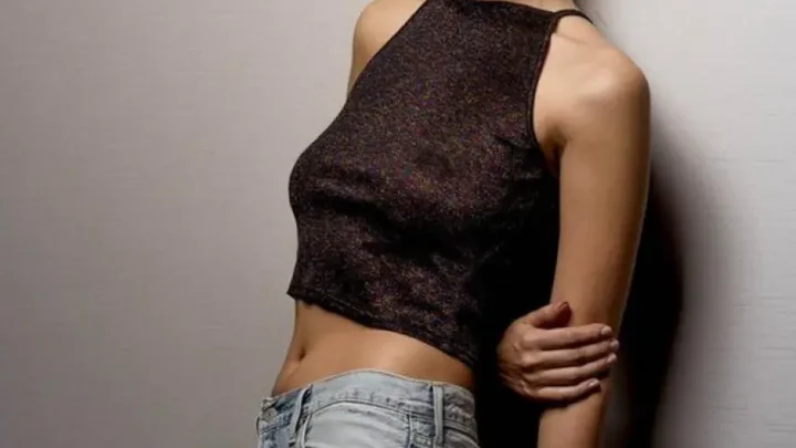 İrem Sak Biography: Movies & TV Shows, Awards, Age, Siblings, Height, Net Worth, Parents