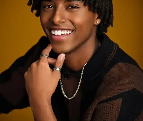 Mekonnen Knife Biography: Movies, Age, Twin Sister, Height, Songs, Net Worth, Ethnicity, Girlfriend