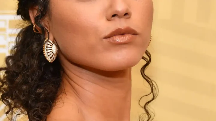 Alisha Wainwright Biography: Net Worth, Movies, Parents, Awards, Boyfriend, Height, Age, Ethnicity, Instagram