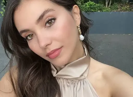 Almila Ada Biography: Movies, Awards, Age, Height, Parents, Net Worth, Songs, Parents