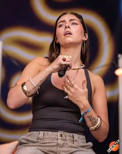 Mumle Biography: Facebook, Awards, Boyfriend, Height, Net Worth, Age, Brother, Songs & Albums