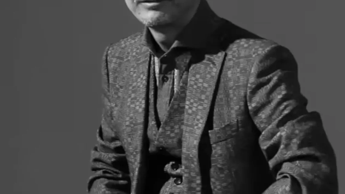 Lee Joon-ik Biography: Awards, Net Worth, Wife, Age, Movies,  Books, Children, Ethnicity