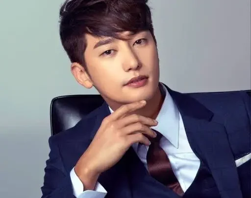 Park Si-hoo Biography: Movies, Awards, Wife, Height, Net Worth, Instagram, Age, Ethnicity, Books, Controversy
