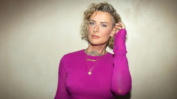 Jennifer Weist Biography: Age, New Worth, Height, Movies, Husband, Career, The Masked Singer