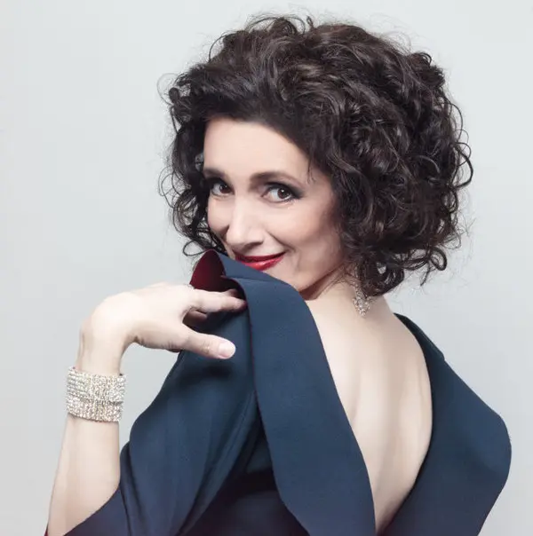 Doris Dragović Biography: Songs, YouTube, Husband, Age, Height, Net Worth, Ethnicity, Children