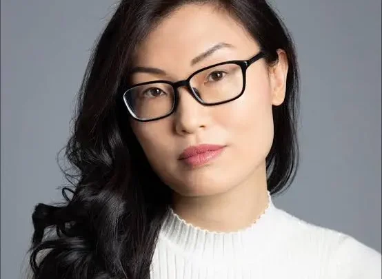 Kelly Yang Biography: Age, Husband, Net Worth, Children, Books, Front Desk Series, Instagram