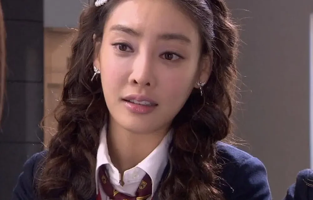 Jang Ja-yeon Biography: Movies, Age, Controversy, Movies, Net Worth, Height, Sister, Death