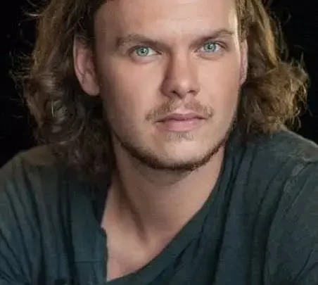 Philip Wiegratz Biography: Age, Net Worth, Movies, Height, Parents, TV Shows, Wife, Ethnicity