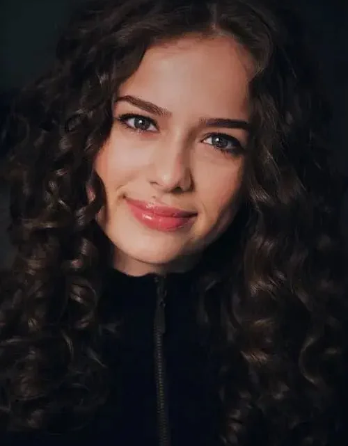 Aryana Engineer Biography: Movies, Awards, Instagram, Siblings, Parents, Net Worth, Height, Age, Boyfriend