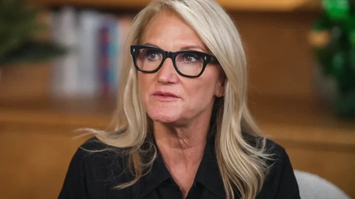 Mel Robbins Bio: Husband, Podcast, Net Worth, Age, Children, Height, Parents, Books, Religion, Wikipedia