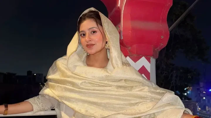 Anjali Arora Biography: Age, Songs, Parents, Net Worth, Movies, Boyfriend, Movies, Height, Wikipedia