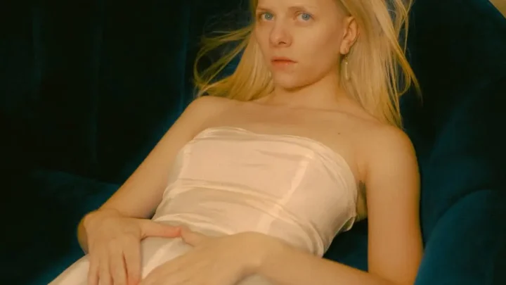 Aurora (singer) Biography: Songs, Age, Parents, Net Worth, Boyfriend, Height, Tour, Religion, Wiki