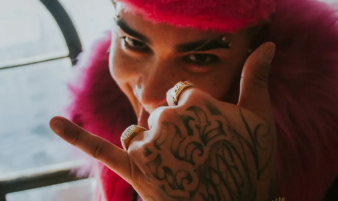 Callejero Fino Biography: Net Worth, Siblings, Height, Parents, Age, Girlfriend, Songs, Albums, Singles