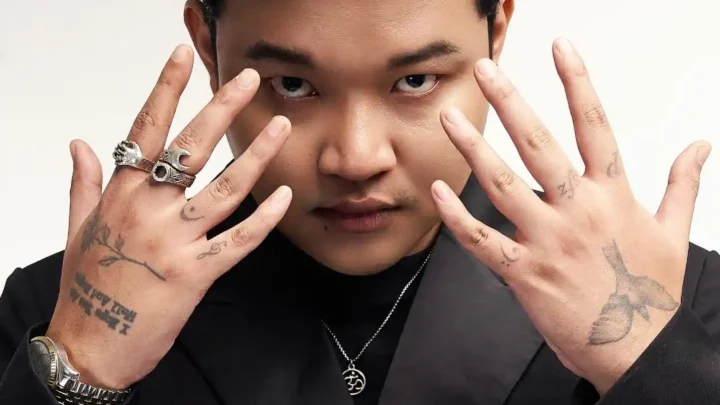 Floke Rose Biography: Age, Net Worth, Siblings, Awards, Height, Parents, Girlfriend, Singles, Playlists