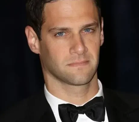 Justin Bartha Biography: Siblings, Height, Parents, Age, Net Worth, Theater, Awards, Films, Music Video