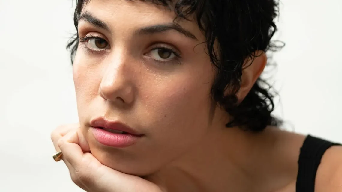 Jessica Darrow Biography: Podcasts, Films, TV Series, Net Worth, Siblings, Height, Parents, Age, Video Games, Songs