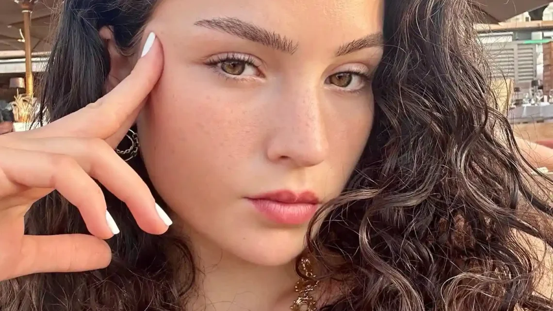 Melis Minkari Biography: Films, TV Series, Boyfriend, Net Worth, Siblings, Height, Parents, Age, Family, Awards