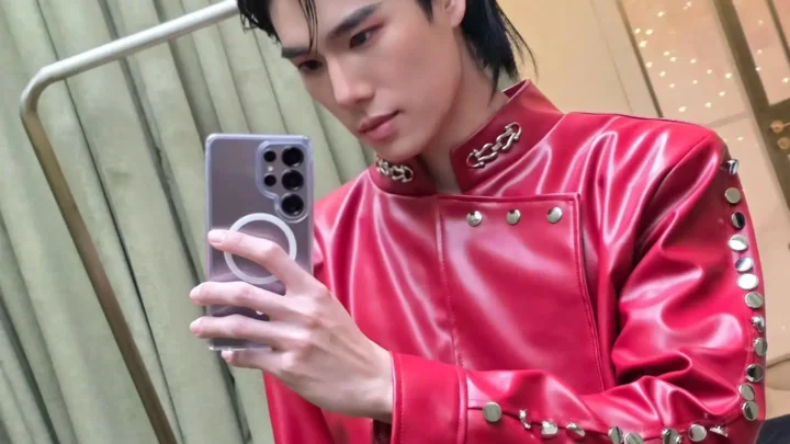 Phuwin Tangsakyuen Biography: Songs, Net Worth, Siblings, Height, Parents, Age, Films, TV Series, Girlfriend