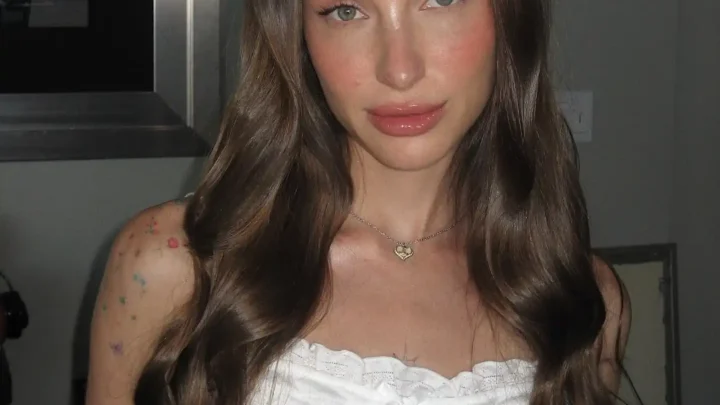 Yamila Safdie Biography: Boyfriend, Net Worth, Siblings, Height, Parents, Age, Songs, Pictures, Birthday, Music Video