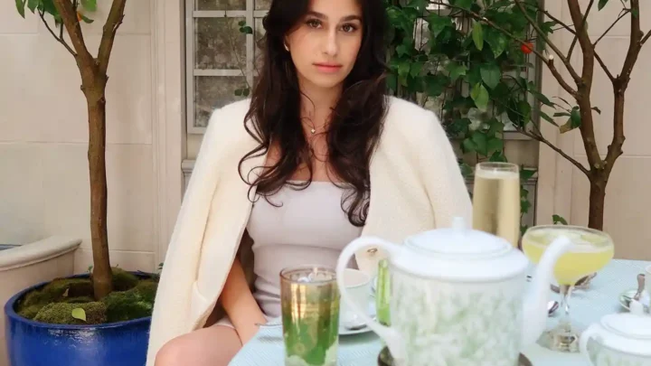 Zoey Burger Biography: Siblings, Height, Parents, Age, Net Worth, Books, Films, Boyfriend