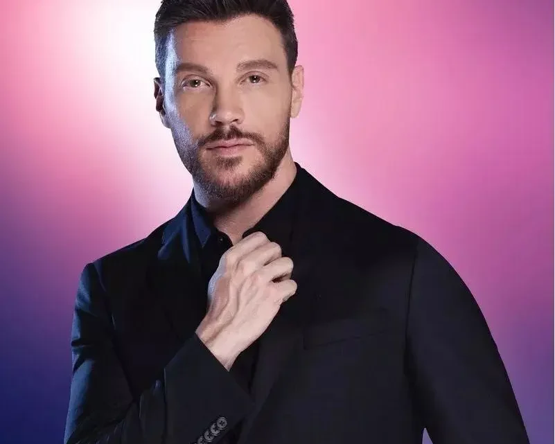 Sinan Akçıl Biography: Ex-Wife, Age, Net Worth, Albums, Height, Career, Awards