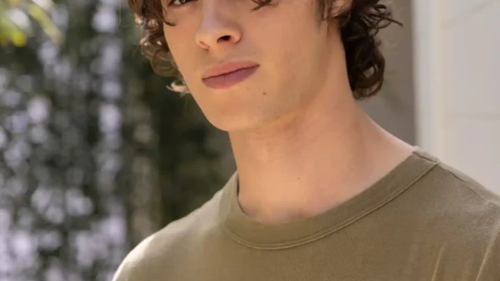 Paul Kircher Biography: Age, Net Worth, Movies, Height, TV Shows, Girlfriend, Awards, Siblings