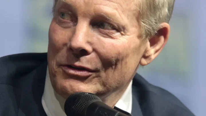 Bill Irwin Biography: Religion, Awards, Movies, Age, Net Worth, Height, Movies & TV Shows, Wife, Children