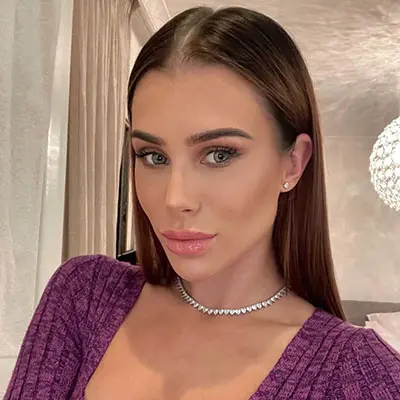 Yasmin Devonport Biography: Career, Height, Ethnicity, Age, Net Worth, Husband, YouTube