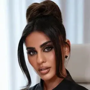 Youmi Khoury Biography: Model, Age, Husband, Height, Instagram, Net Worth, Career