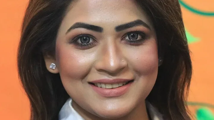 Azmeri Haque Badhon Biography: Movies, Age, Ex-Husband, Children, Net Worth, Height, TV Shows