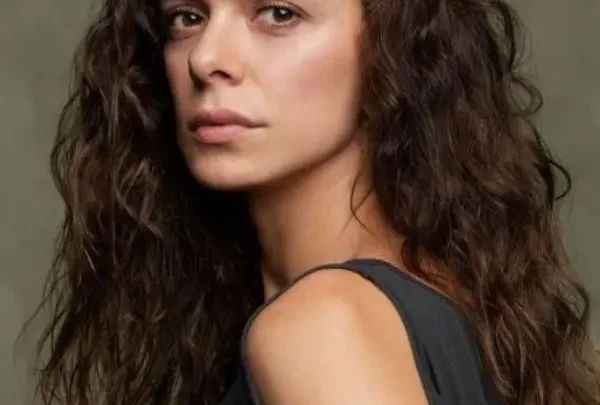 Özge Özpirinçci Biography: Age, Movies, Net Worth, Husband, Height, TV Shows, Awards