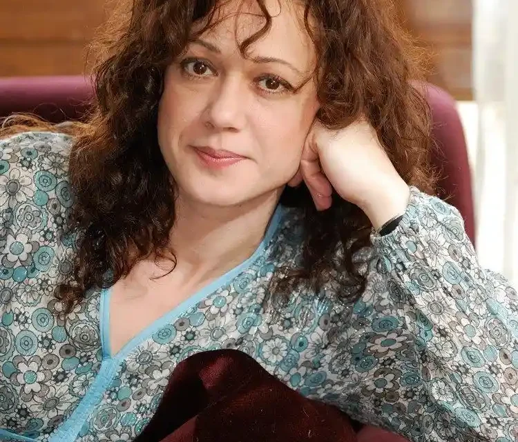 Bennu Yıldırımlar Biography: Age, Movies, Net Worth, Husband, Height, Yaprak Dökümü, Movies, Awards