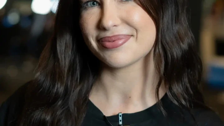 EnjoyPhoenix Biography: Siblings, Books, Age, Parents, Net Worth, Height, Spouse, Instagram, Awards