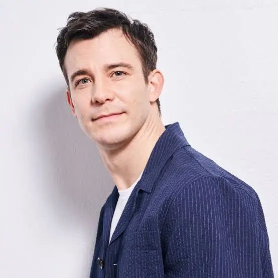 Luke Thompson Biography: Age, Net Worth, Bridgerton, Height, Parents, Girlfriend, Movies & TV Shows
