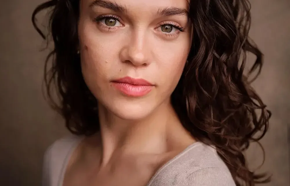 Sabrina Bartlett Biography: Age, Movies, Net Worth, Partner, Height, Bridgerton, TV Shows