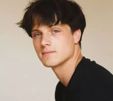 Simon Rérolle Biography: Net Worth, Songs & Albums, Height, Girlfriend, Siblings, Age, YouTube, Movies