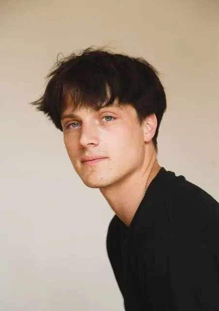 Simon Rérolle Biography: Net Worth, Songs & Albums, Height, Girlfriend, Siblings, Age, YouTube, Movies