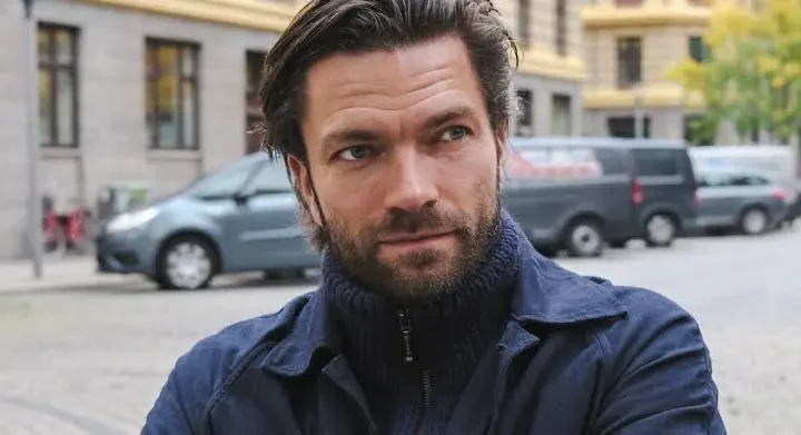 Thomas Skov Biography: Tv Shows, Age, Net Worth, Books, Wife, Ethnicity, Parents, Awards