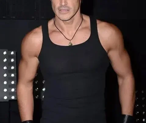 Juan Ángel Esparza Biography: Children, Net Worth, Movies, Age, Wife, Religion, Height, TV Shows, Parents