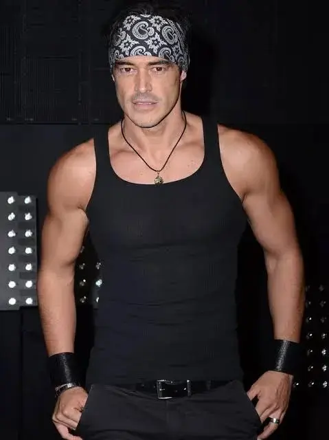 Juan Ángel Esparza Biography: Children, Net Worth, Movies, Age, Wife, Religion, Height, TV Shows, Parents