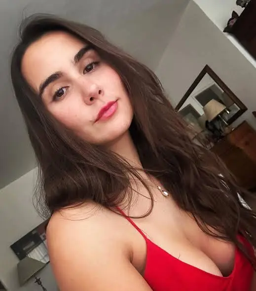 Julia Urbini Biography: Height, Awards, Movies, Husband, Instagram, TV shows, Net Worth, Age, Parents