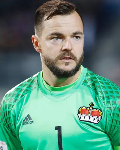 Peter Jehle Biography: Age, Height, Net Worth, Wife, Children, Parents, Club Stats, Salary