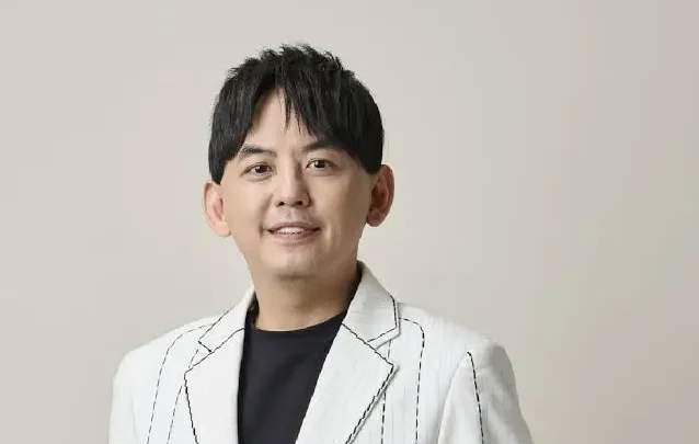 Mickey Huang Biography: Career, Age, Net Worth, Height, Parents, Daughter, Wife, Movies