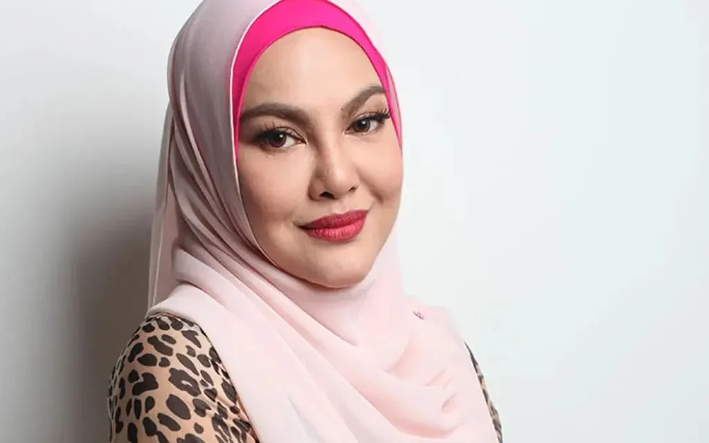 Umie Aida Biography: Divorce, Songs, Age, Height, Net Worth, Ex-husband, Movies, Facebook